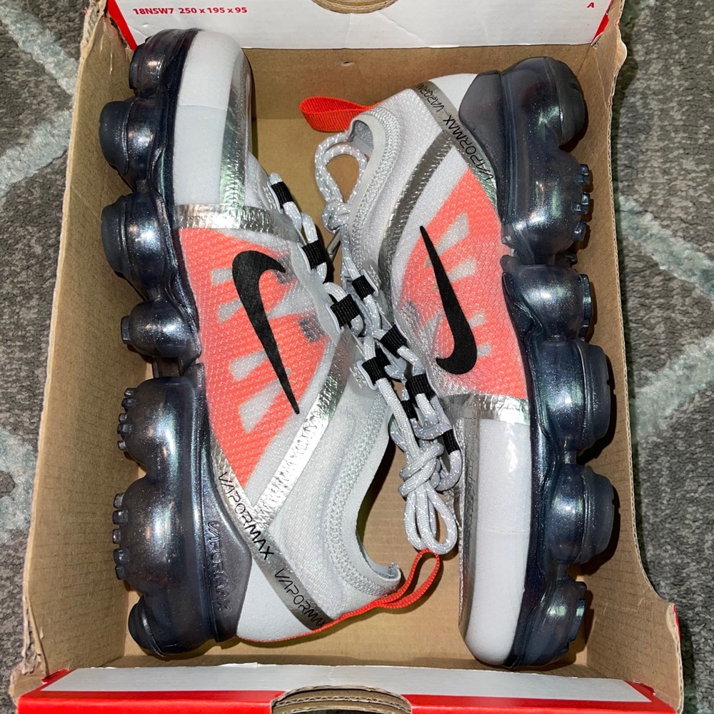 BRAND NEW 4.5Y/wms 6.5NIKE AIR VAPORMAX 2019(GS),